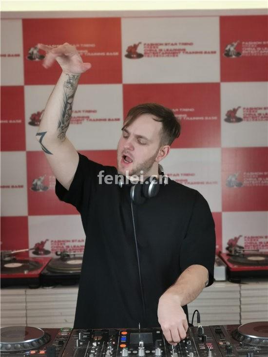 威海DJ电音舞曲制作培训 来正学娱乐 DJ培训基地